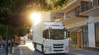 E-Lkw von Scania in der Innenstadt