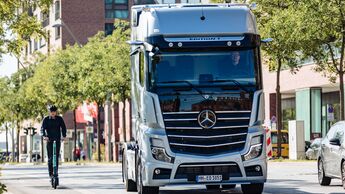 E-Roller auf dem Radar mit dem Mercedes-Benz Abbiege-Assistent
E-scooters on the radar thanks to Mercedes-Benz Sideguard Assist