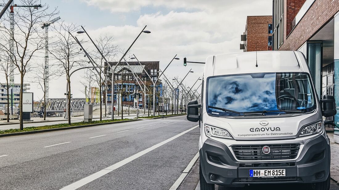 E-Transporter beim Laden