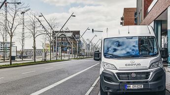 E-Transporter beim Laden