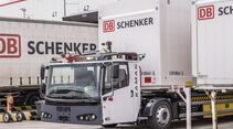 E-Wiesel von Kamag mit Frenride-Technik auf dem Hof von DB Schenker.