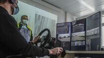 E-Wiesel von Kamag mit Frenride-Technik auf dem Hof von DB Schenker.