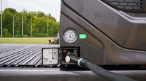 Ein Brennstoffzellen-Lkw von MAN Truck & Bus im Einsatz für das Forschungsprojekt Bayernflotte während der Straßenerprobung im regulären Logistikbetrieb.