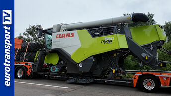 Ein CLAAS Trion 530 Mähdrescher wird auf einem orangefarbenen LowBed-Tieflader transportiert, links im Bild das eurotransportTV-Logo.