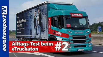 Ein Elektro-Lkw von Gruber Logistics auf der Autobahn beim eTruckathon. Die Plane zeigt eine Siemens-Werbung. Links das eurotransportTV-Logo, unten der Text 'Alltags-Test beim eTruckathon #2.
