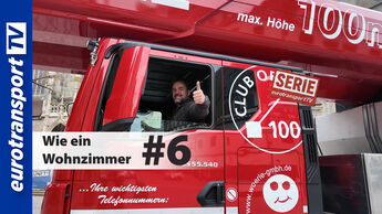 Ein Fahrer zeigt aus dem Fenster der roten MAN TGS 55.540 Arbeitsbühne den Daumen nach oben. Zu sehen sind das eurotransportTV-Logo, der Serienstempel sowie der Thumbnail-Text „Wie ein Wohnzimmer #6“.
