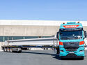 Ein Schwertransportfahrzeug von Gruber Logistics im Einsatz. Das Unternehmen meldet vier Jahre nach der Übernahme von Universal Transport ein operatives Rekordergebnis.