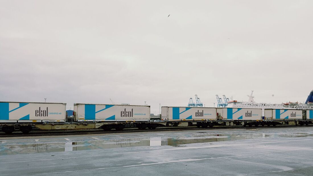 Ekol, Zug
