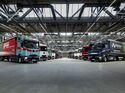 Elektrifizierte Werkslogistik in Wörth: 14 eActros 600 starten mit Sternfahrt auf Fernverkehrsrouten
