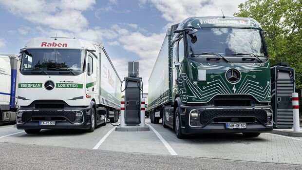 Elektrifizierte Werkslogistik in Wörth: 14 eActros 600 starten mit Sternfahrt auf Fernverkehrsrouten