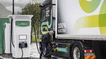 Elektrische Europatour: eActros 600 Test-Trucks erreichen nördlichstes Etappenziel

Electric European tour: eActros 600 test trucks complete the northernmost leg of the journey