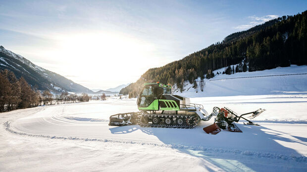 Elektrische Pistenraupe Prinoth Husky E-Motion. Das Fahrzeug nutzt Core-800-Batterien von Scania für den Einsatz bei Schnee und niedrigen Temperaturen.