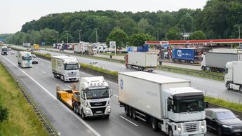 Elvis, Transport, Verlader