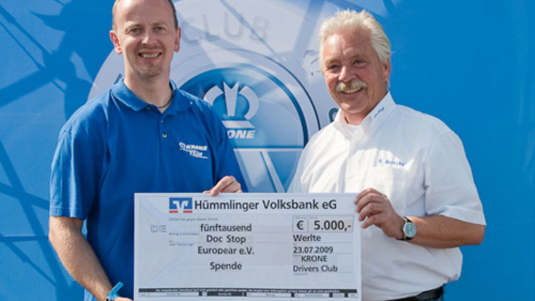 Entgegen nehmen der Spende.