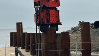 Erster Rammschlag für die neue Nordmole in Bremerhaven