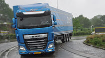 Europäische Journalisten sammeln in den Niederlanden die ersten Fahreindrücke von den neuen DAF CF und XF.