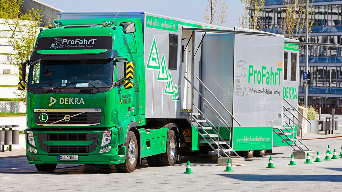 FERNFAHRER Sonderheft Extratour 2012 Ausbildung Dekra-Hightech-Simulator die Profis trainieren