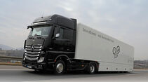 Fahrbericht Mercedes Actros 1863 MB FB Kern schwarz silber Motor Motorenkurve technische Daten Fahrerhaus Getränkehalter Führerhaus Kabine Kasten 