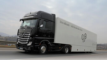 Fahrbericht Mercedes Actros 1863 MB FB Kern schwarz silber Motor Motorenkurve technische Daten Fahrerhaus Getränkehalter Führerhaus Kabine Kasten 
