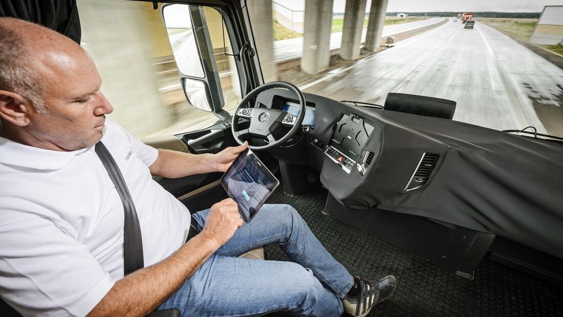 Fahrer, IPad, Kabine, autonomes Fahren