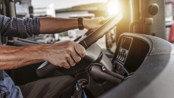 Fahrer, Stolz, Führerschein, kommerzielle Transport Industrie, gewerblich, Kajüte,  close-up, Job, Work, Business, Verkehr,  Versand, Reiseziel, Antrieb, Logistik,  Autofahren