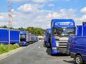 Fahrerstreik Nr. 2 gegen poln. Großspediteur Agmaz Mazur durch georgische Lkw-Fahrer an den Rastanlagen Gräfenhausen West und Ost. Seit 5 Wochen stehen sie dort, im Hochsommer, die Rastanlage ist dadurch de facto gesperrt (ein an der Zufahrt Schild weis