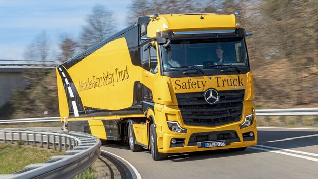 Fahrertest Mercedes-Benz Actros 1853