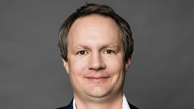 Felix Prestel, Partner bei 4flow, verantwortet eine Vielzahl von digitalen Transformationsprojekten in den Branchen Life Science, High-Tech und Automotive, in denen täglich KI-Anwendungen zum Einsatz kommen.