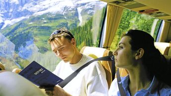 Fernbus, Passagiere, Alpen, Volvo