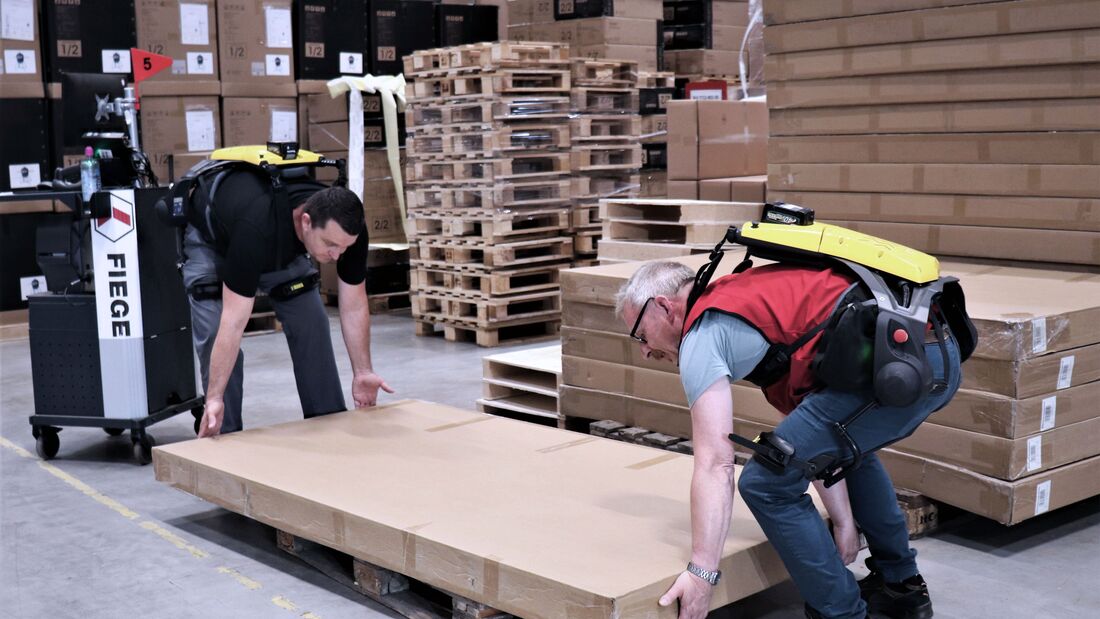 Fiege setzt KI-basiertes Exoskelett Cray X ein