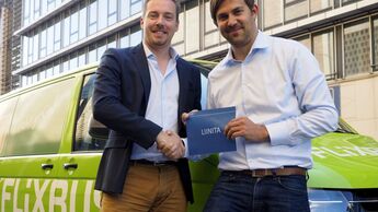 FlixBus-Geschäftsführer André Schwämmlein (links) und Liinita-Gründer Dominik Eggert