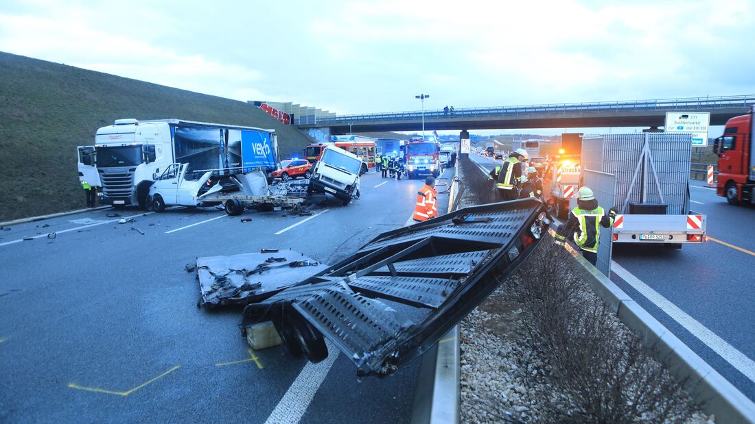 Folgenreiche Rast auf dem Seitenstreifen der A8 bei Dornstadt.