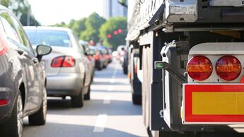 Fotolia, Stau, Diesel, Lkw, Straßenverkehr, Autobahn