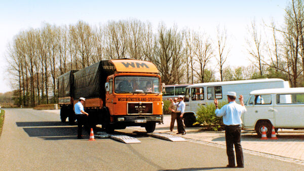 Frachtpreise im Wandel, Straßenkontrolle, MAN 15.192 F BDF, Spedition Westmünsterland