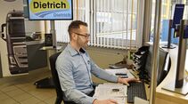 Freundliche Kundenannahme versteht sich von selbst, bei Bedarf auch in mehreren Sprachen.