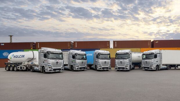 Fünfeinhalbmal um die Welt: Daimler Truck Brennstoffzellen-Lkw absolvieren erfolgreich über 225.000 Kilometer im realen Kundeneinsatz

Five and a Half Times Around the World: Daimler Truck Fuel Cell Trucks Successfully Complete More Than 225,000 Kilomete