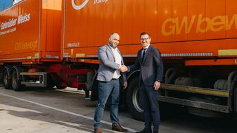 Gebrüder Weiss erweitert seine Transportdienstleistungen in Polen um nationale und internationale Teil- und Komplettladungen (LTL / FTL). Hier: Das Führungsduo Maciej Szczyglowski, Landesleiter Polen Land & Logistik (links) und René Stranz, Area Manager Slowakei und Polen (Quelle: Gebrüder Weiss)