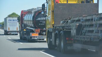 Gefahrgut, Auffahren, Unfall, Lkw, Stau