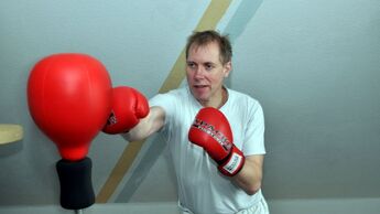 Gesundheit, Fahrer-Fitness, Fahrer Bernhard Wolf boxt