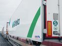 Girteka-Sattelauflieger auf Cargobeamer-Waggon im KV.