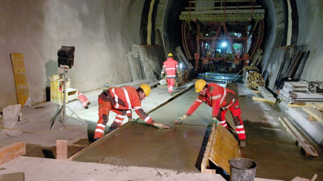 Gotthard, Sohlbetonarbeiten, Oströhre, 2011, Alp-Transit