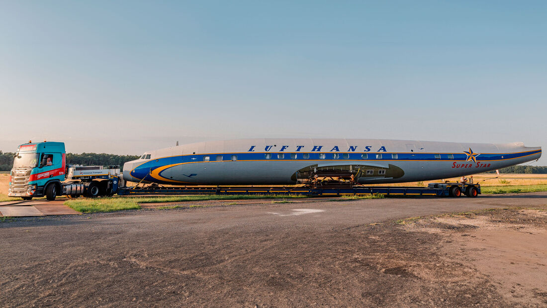 Gruber Logistics transportiere für die renommierte Airline Lufthansa eine Lockheed L-1649A Super Star in den Heimatflughafen nach Frankfurt am Main.