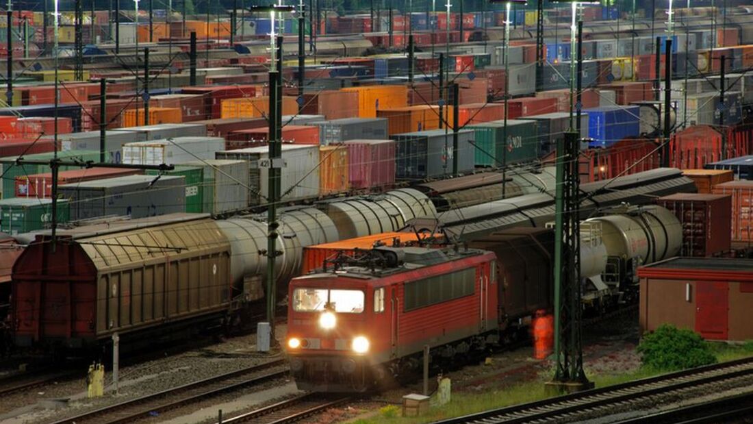 Güterbahnhof, Bahnhof, Güterzug, Schienengüterverkehr