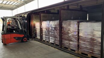Güterzug von DB Schenker beim Entladen