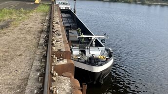 HGK-Group, Aluminium-Walzbarren, Binnenschiff, Umschlag