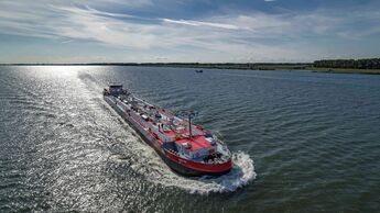 HGK Shipping, eine Tochter der Häfen und Güterverkehr Köln (HGK), bleibt auch 2025 auf Kurs.
