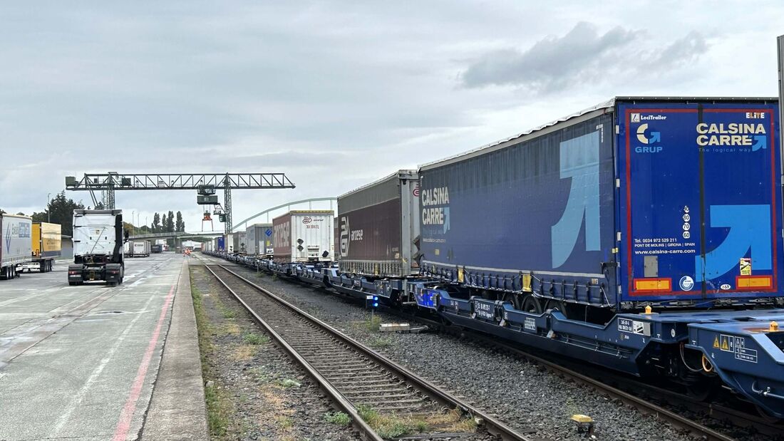 HGK weitet die Relation Köln nach Perpignan auf viermal 
































Containerzug von HGK

