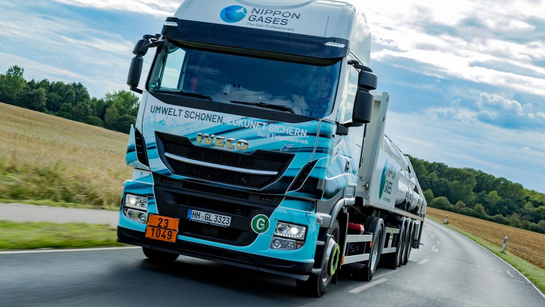 Hoyer Group, Hoyer, nachhaltig, alternativer Antrieb, Umweltschutz, Reduktion von Schadstoffen, Logistikunternehmen, Logistik, LNG-Zugmaschine, LNG, Liquefied Natural Gas, CNG-Fahrzeug, CNG, Compressed Natural Gas, emissionsarm, lärmreduziert, Nippon Gases Deutschland