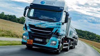 Hoyer Group, Hoyer, nachhaltig, alternativer Antrieb, Umweltschutz, Reduktion von Schadstoffen, Logistikunternehmen, Logistik, LNG-Zugmaschine, LNG, Liquefied Natural Gas, CNG-Fahrzeug, CNG, Compressed Natural Gas, emissionsarm, lärmreduziert, Nippon Gases Deutschland