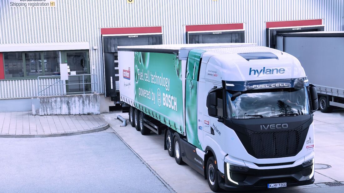 Hylane vermietet einen Lkw von Iveco für das Bosch-Werk in Nürnberg. Das Fahrzeug ist mit dem Fuel Cell Power Module (FCPM) von Bosch ausgestattet. Damit sollen Daten für die Weiterentwicklung gesammelt werden.